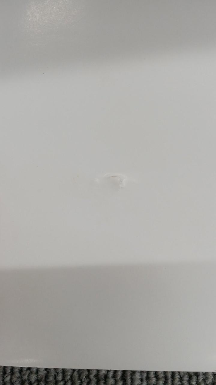 パッケージ裏面です。
※穴が空いてます。