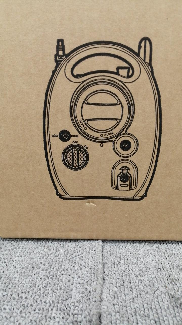 表面に穴が空いております。