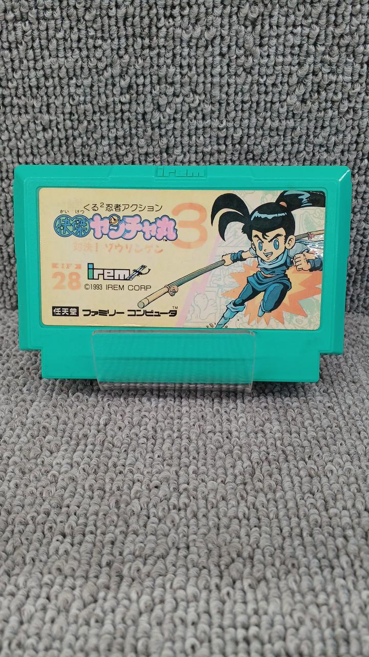 シールに変色がございます。