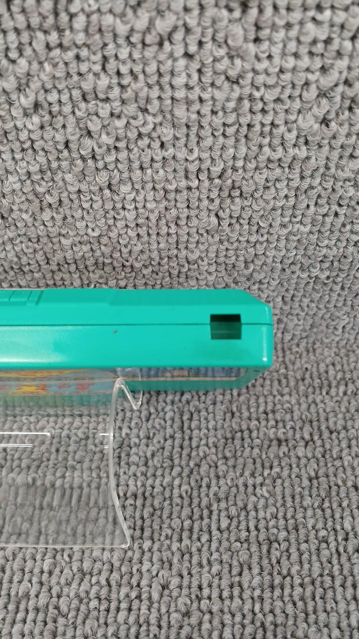 ソフト本体に変色がございます。