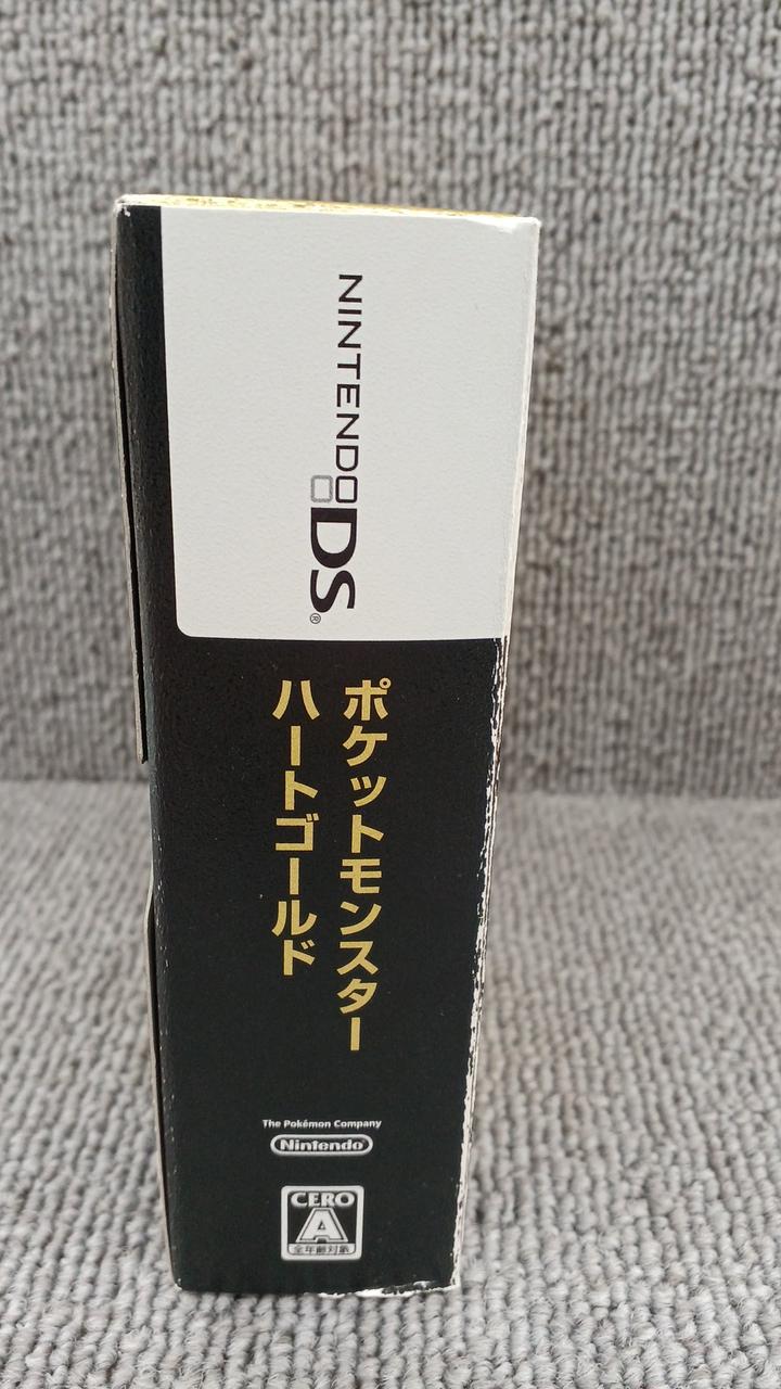化粧箱に痛みがございます。