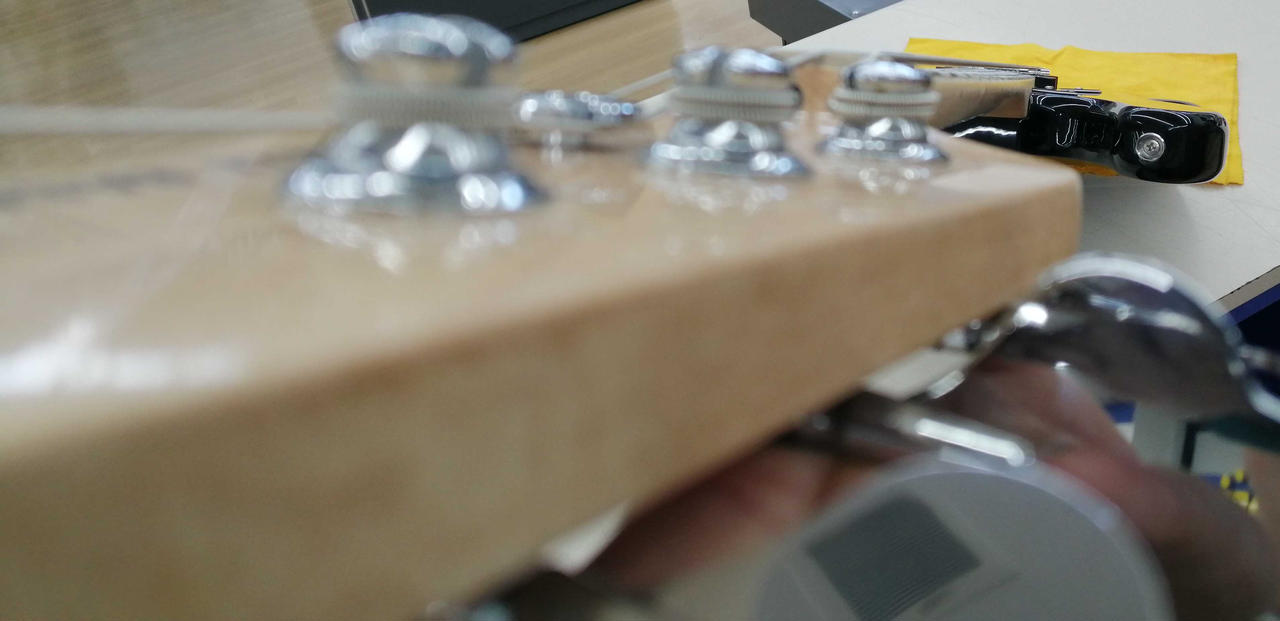 ネック準反り、波打ち気味　トラス限界