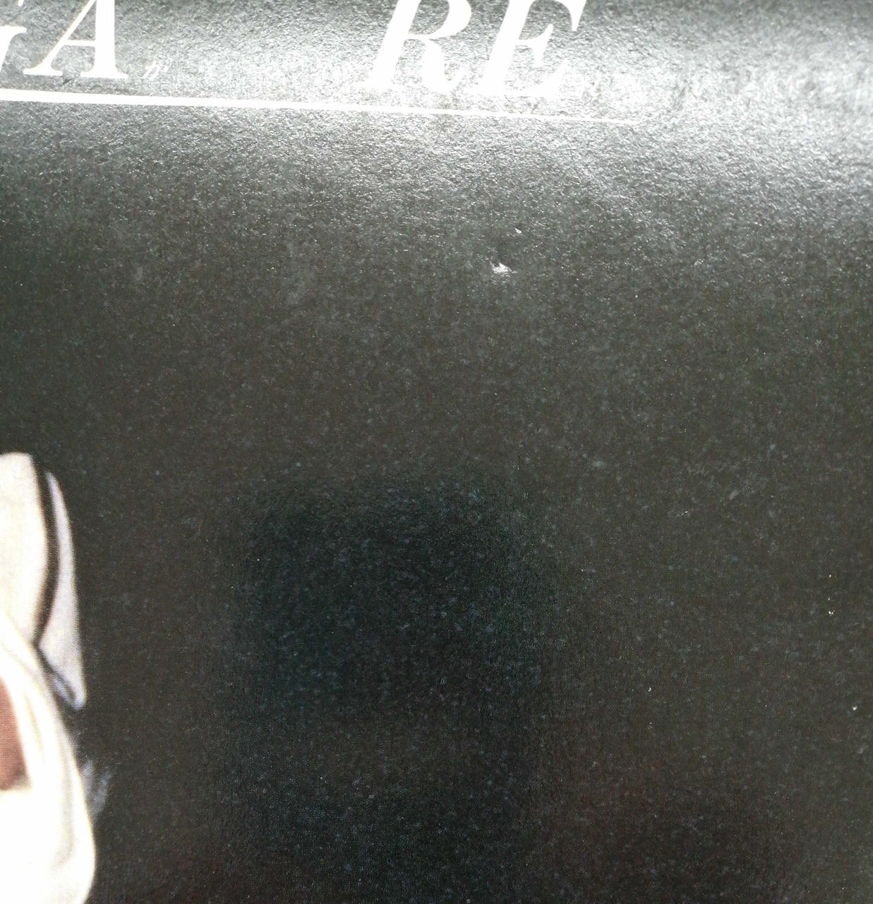 ジャケット表側右上に凹みあります