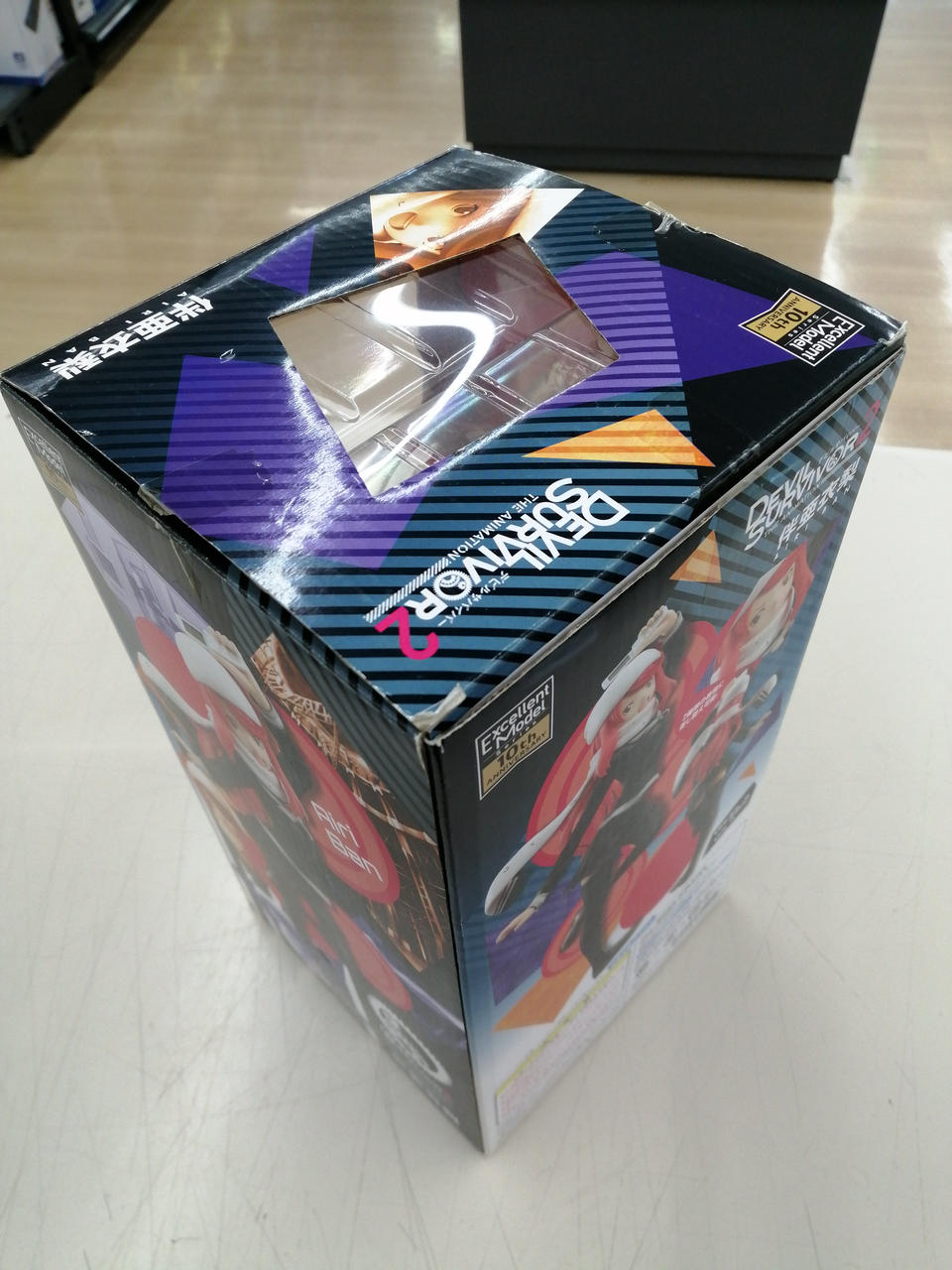 全体的に外箱に傷みがあります