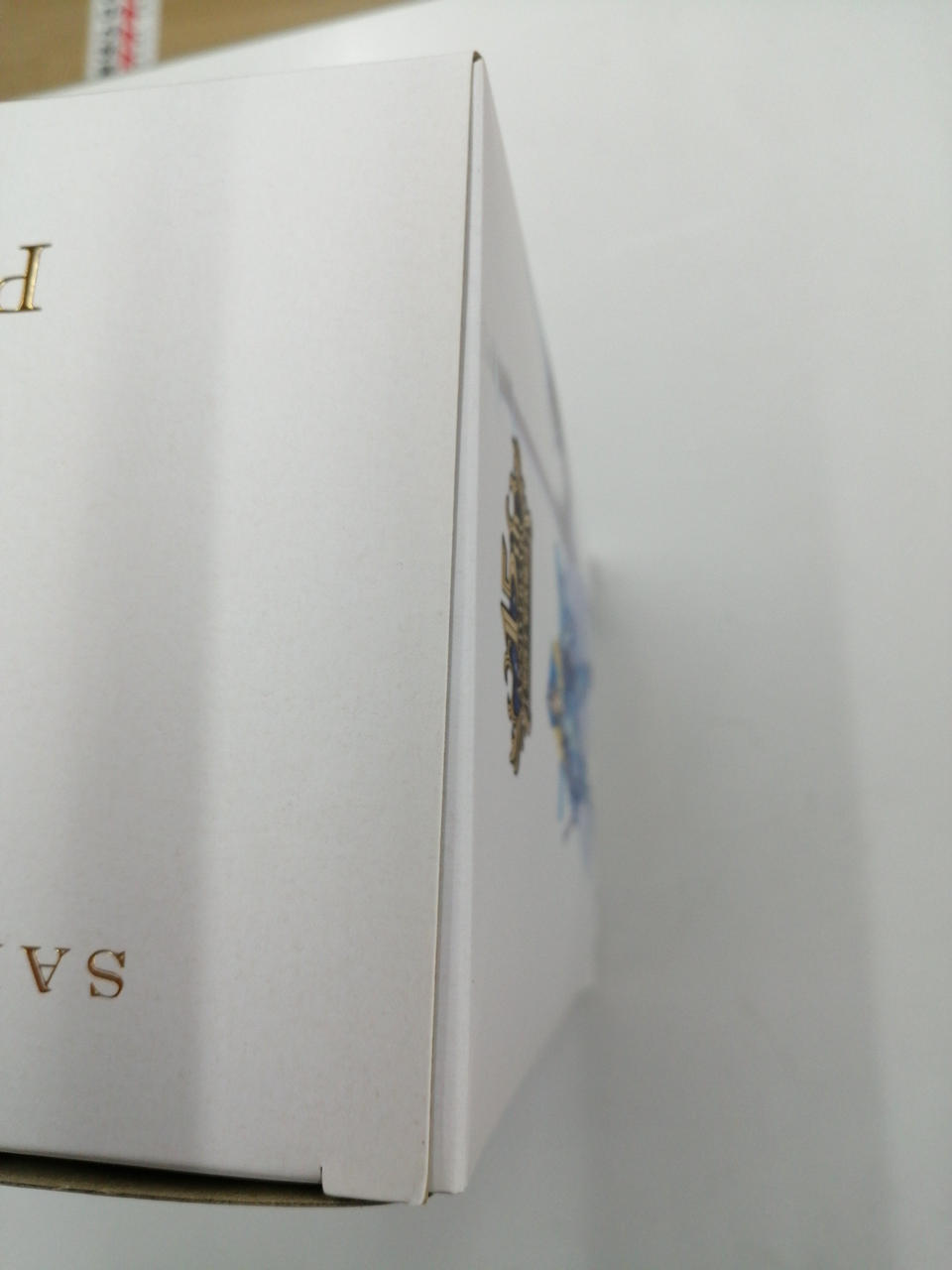 全体的に外箱のフチ、若干変色あります