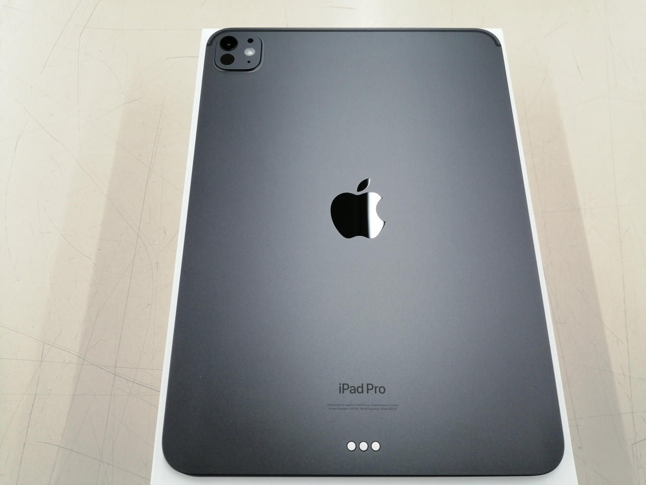 8DM7 【極美品】Apple アップル iPad Pro M4 タブレット Apple iPad Pro 11インチ (M4) Wi-Fi 256GB 2024年春モデル 価格比較