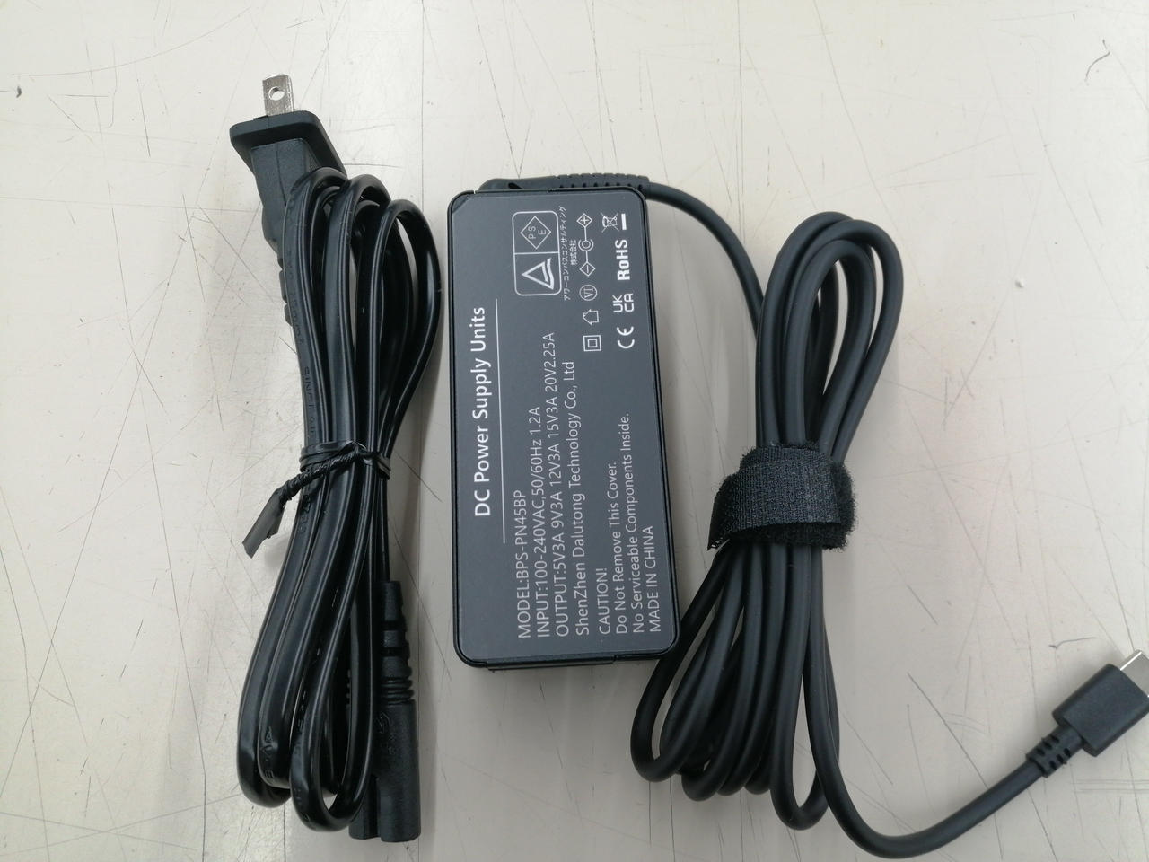電源アダプター社外品です