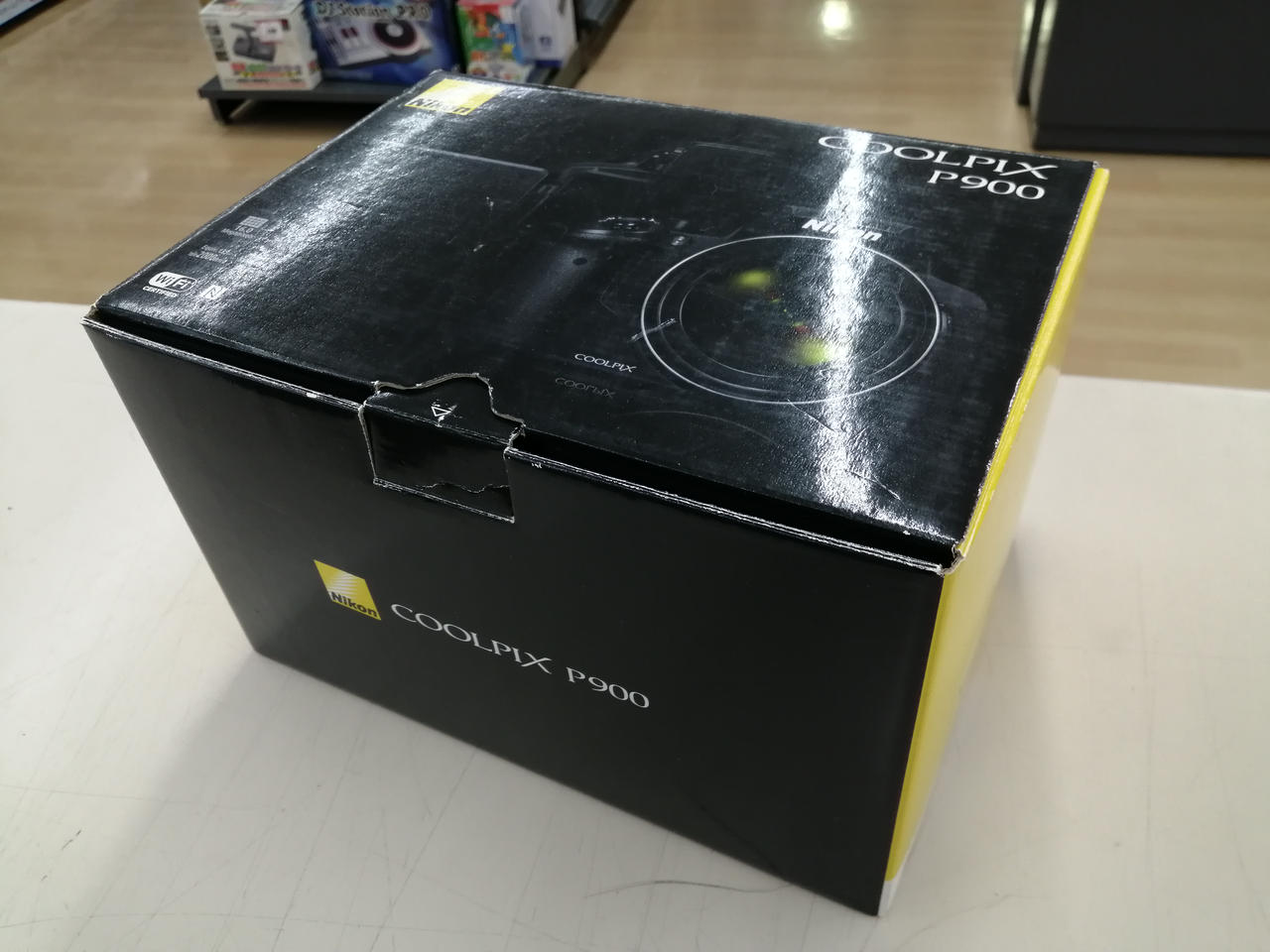 Nikon COOLPIX P900 中古 外箱、ポーチその他小物付属 Nikon COOLPIX P900 中古 外箱、ポーチその他小物付属