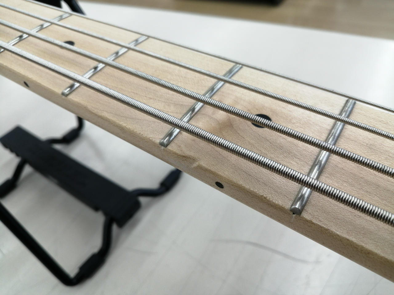 4フレット付近に打痕