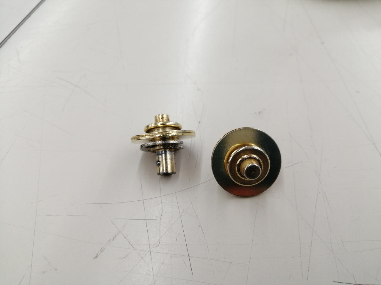 ストラップピン