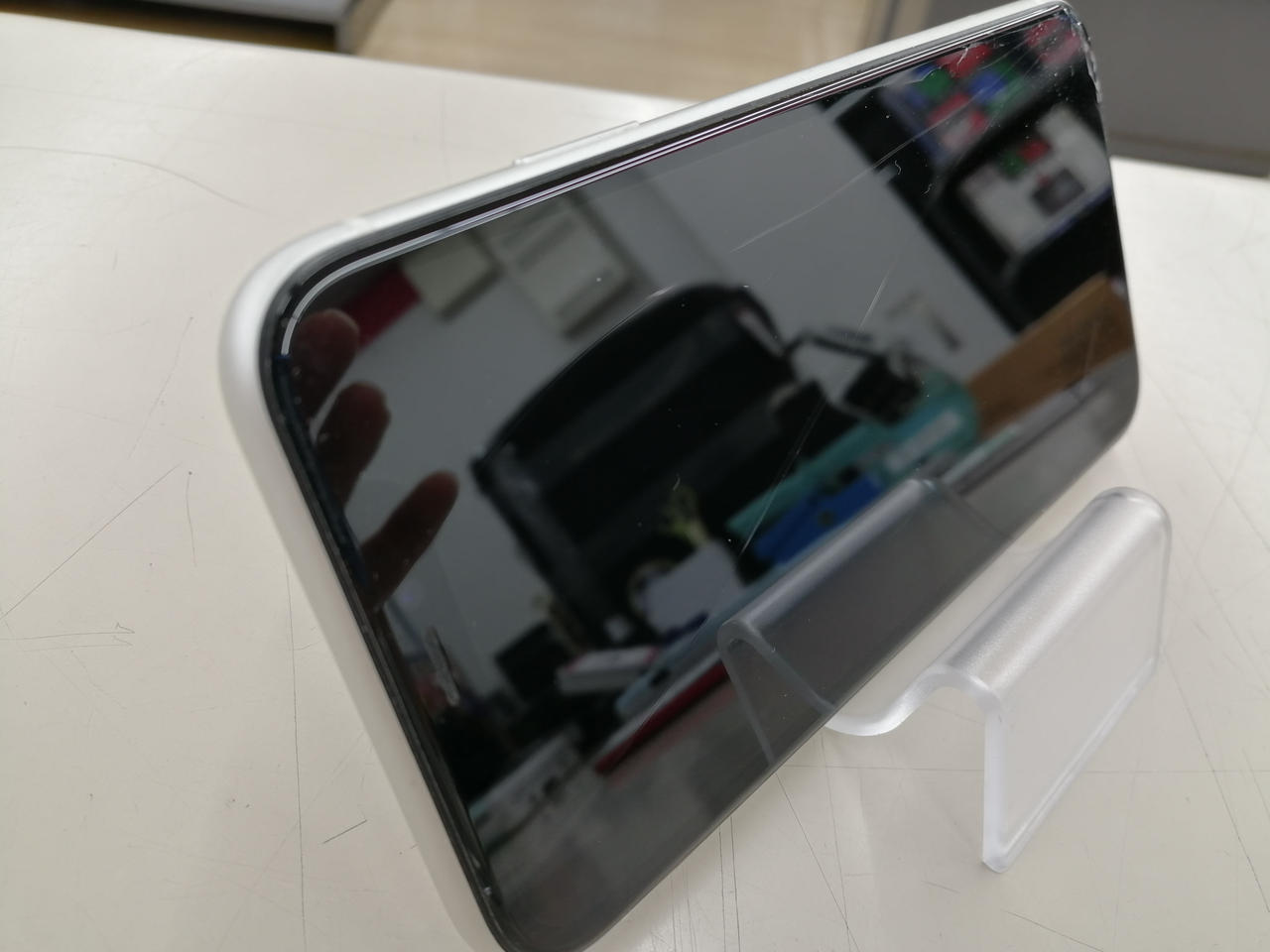 画面全体に亀裂