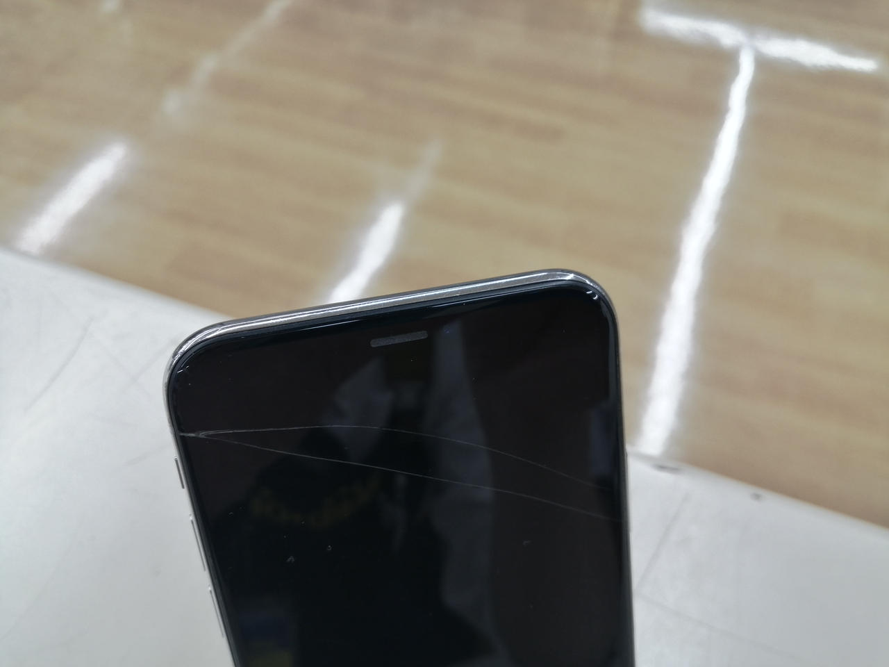 割れ、キズ多数