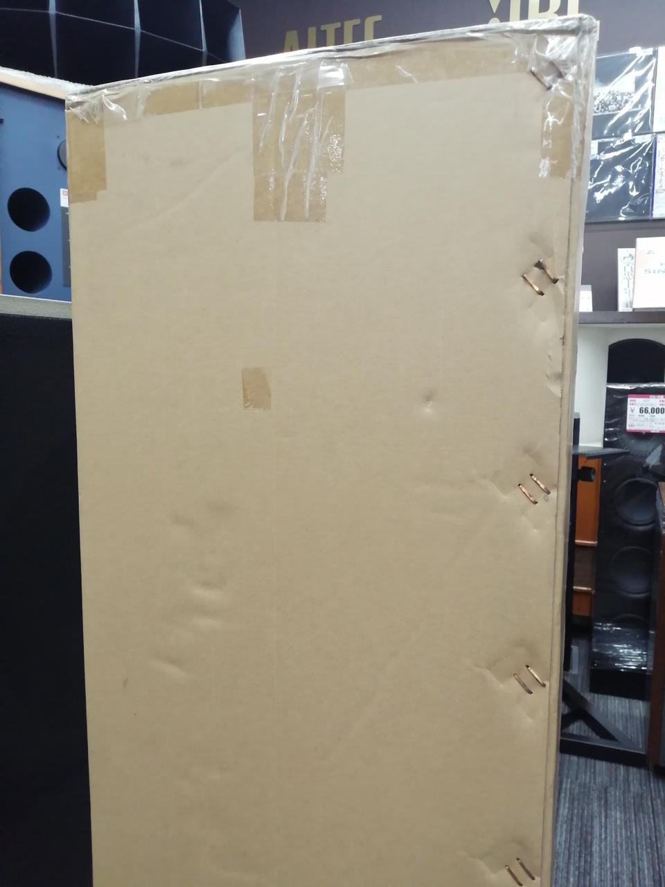 箱に穴、キズ