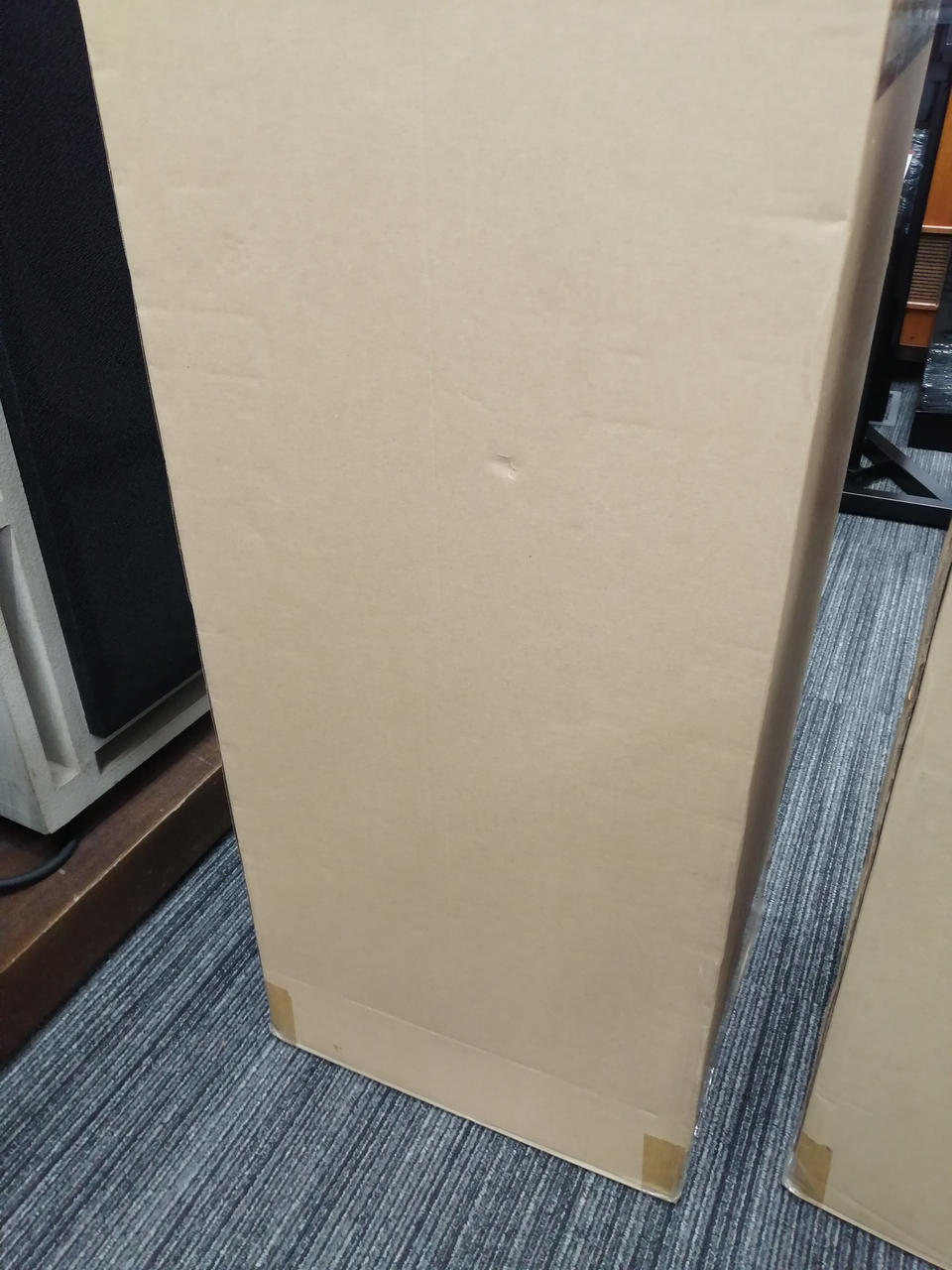 箱に穴、キズ