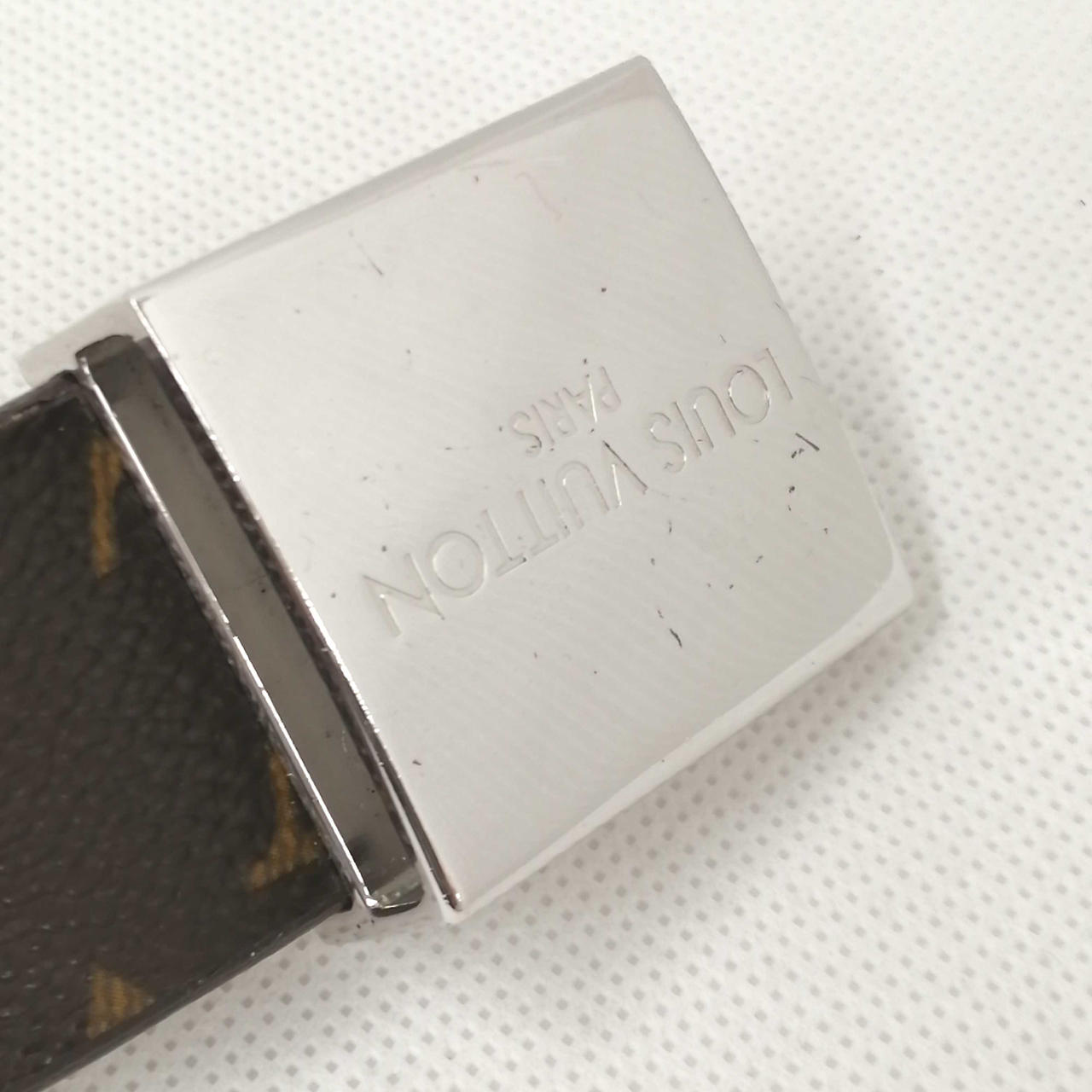 バックルに傷が御座います