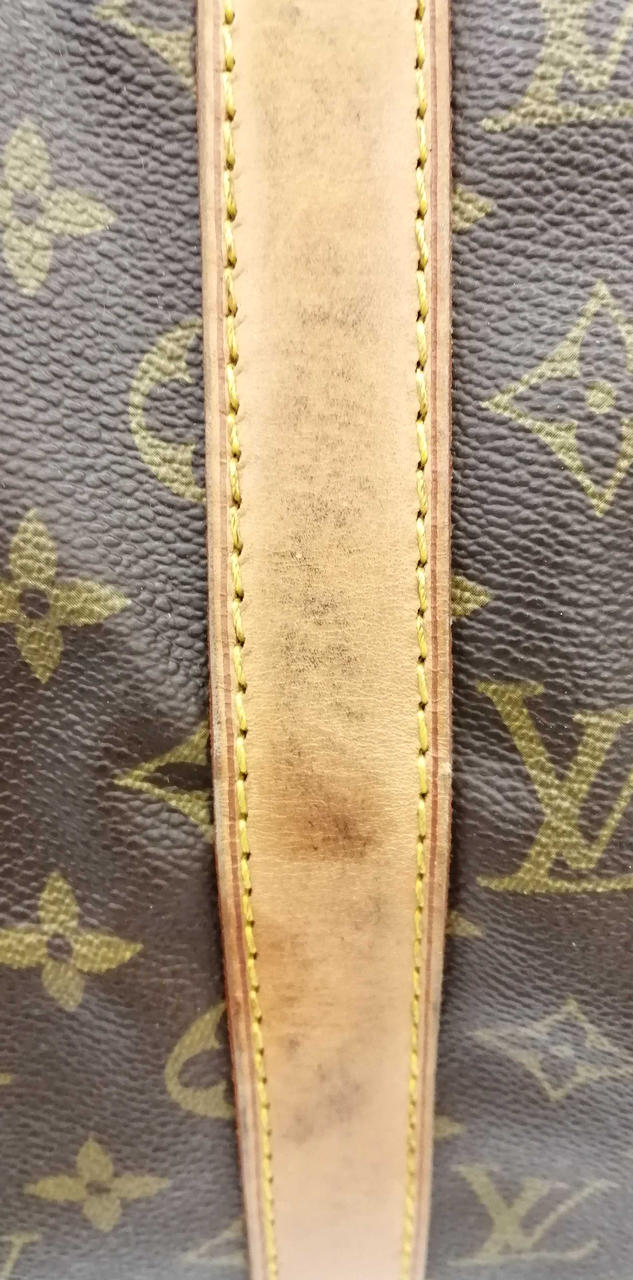 レザー箇所に汚れ箇所多数あり