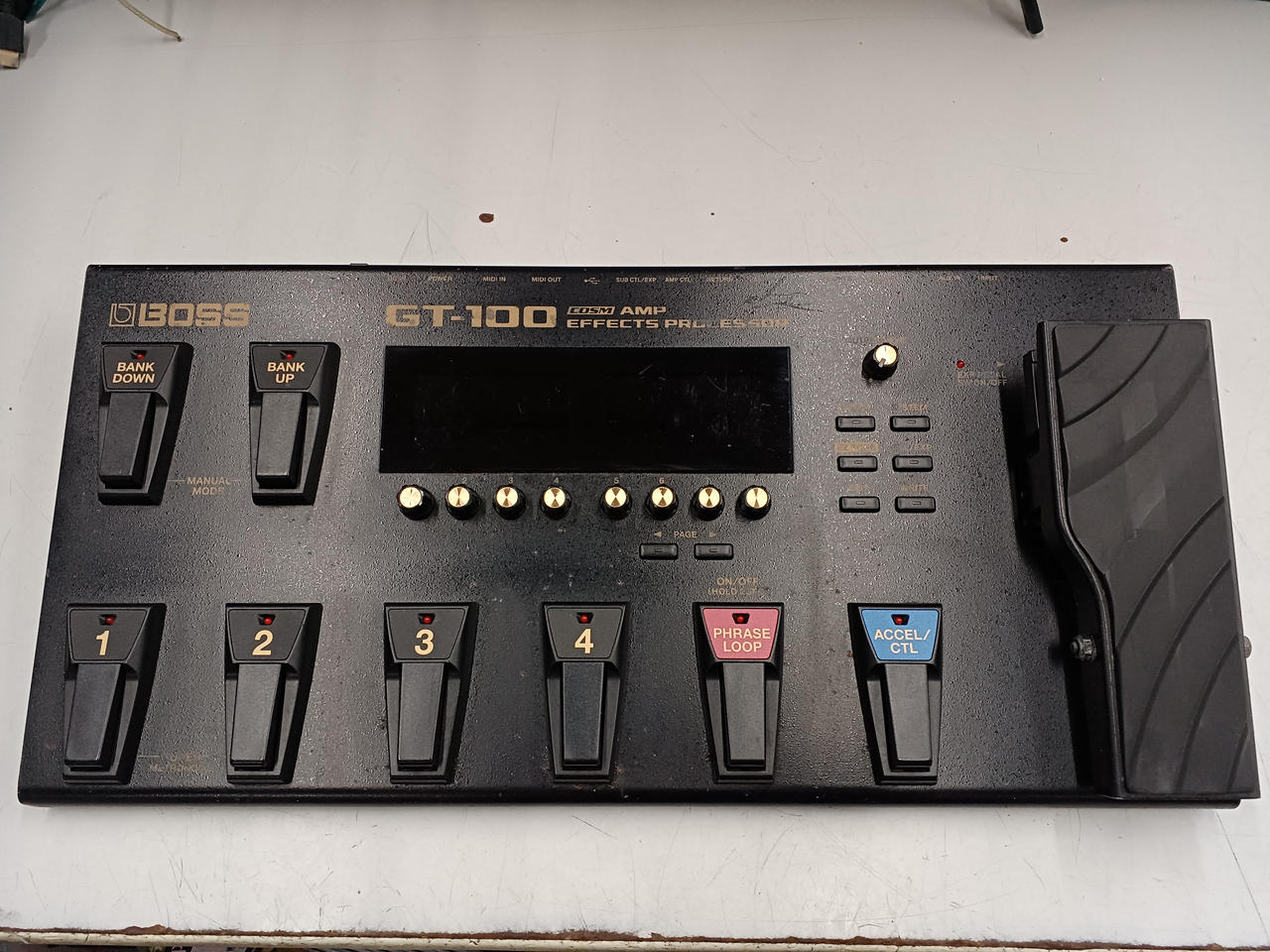 美品！BOSSマルチエフェクター GT-100 BOSS GX-100ってGTシリーズと何が違うの？GX-100 最速レビュー