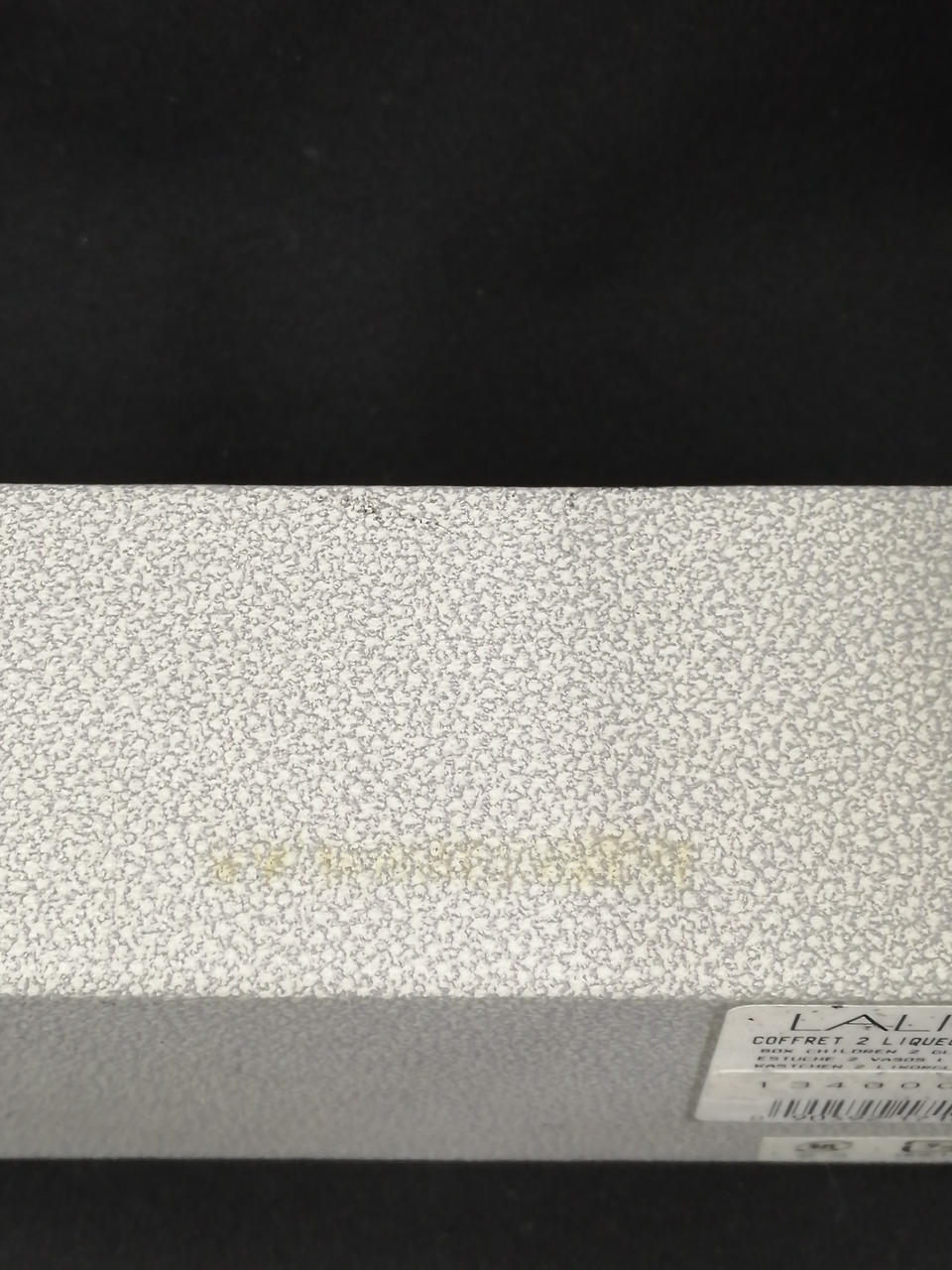 箱側面テープの跡ございます。