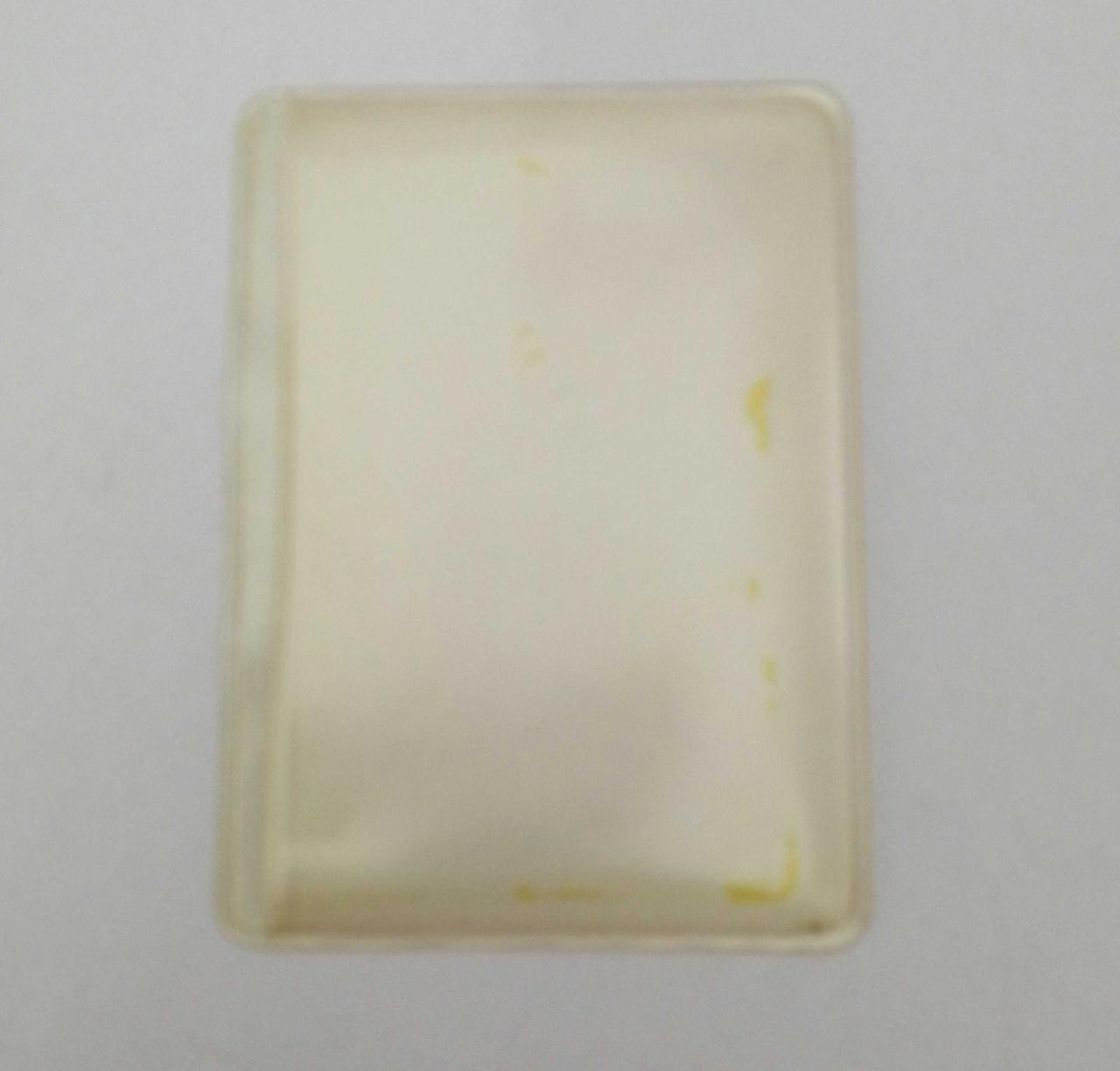 ソフトケースにベタつきがあります