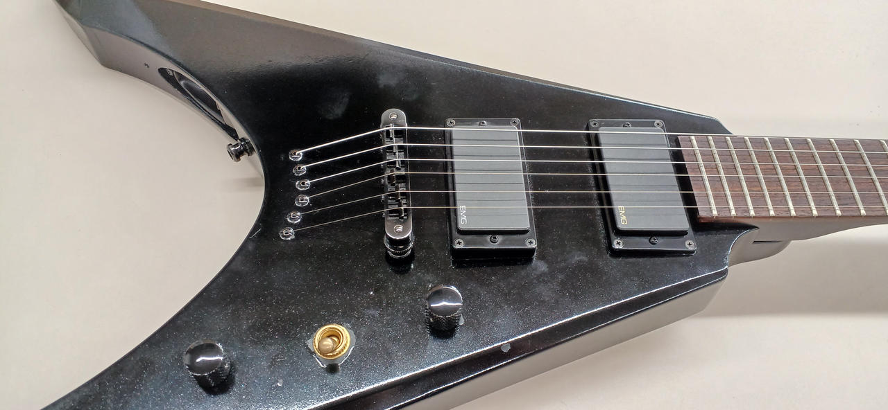 ◆美品 FERNANDES V-RATTLESNAKE EMG81&85 24F ◇美品 FERNANDES V-RATTLESNAKE EMG81&85 24F - メルカリ