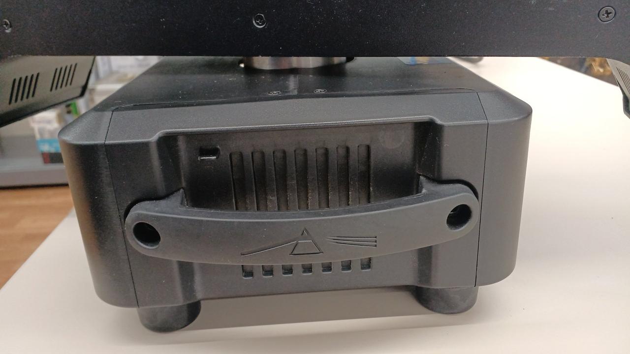 本体右側ハンドル部