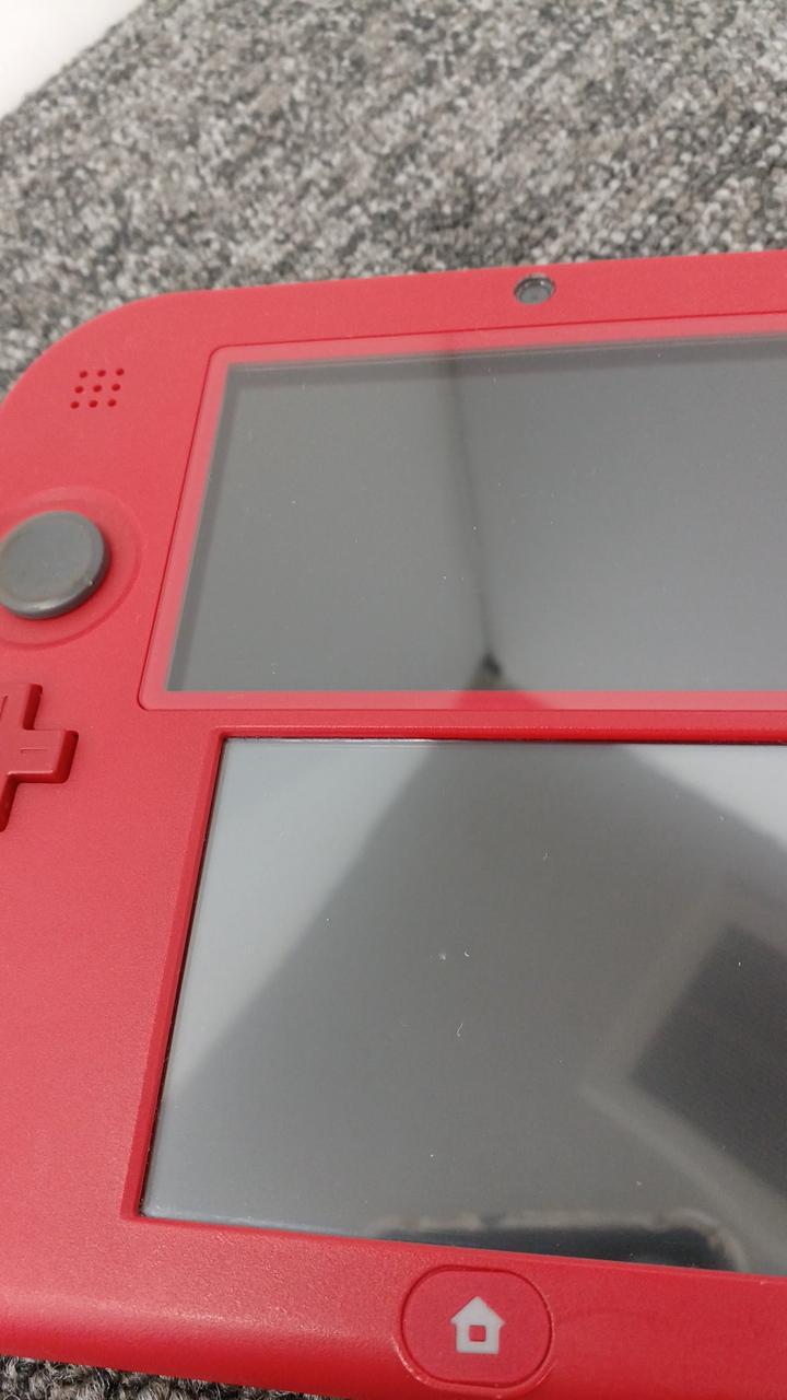 液晶内小さなチリ埃が入ってます。