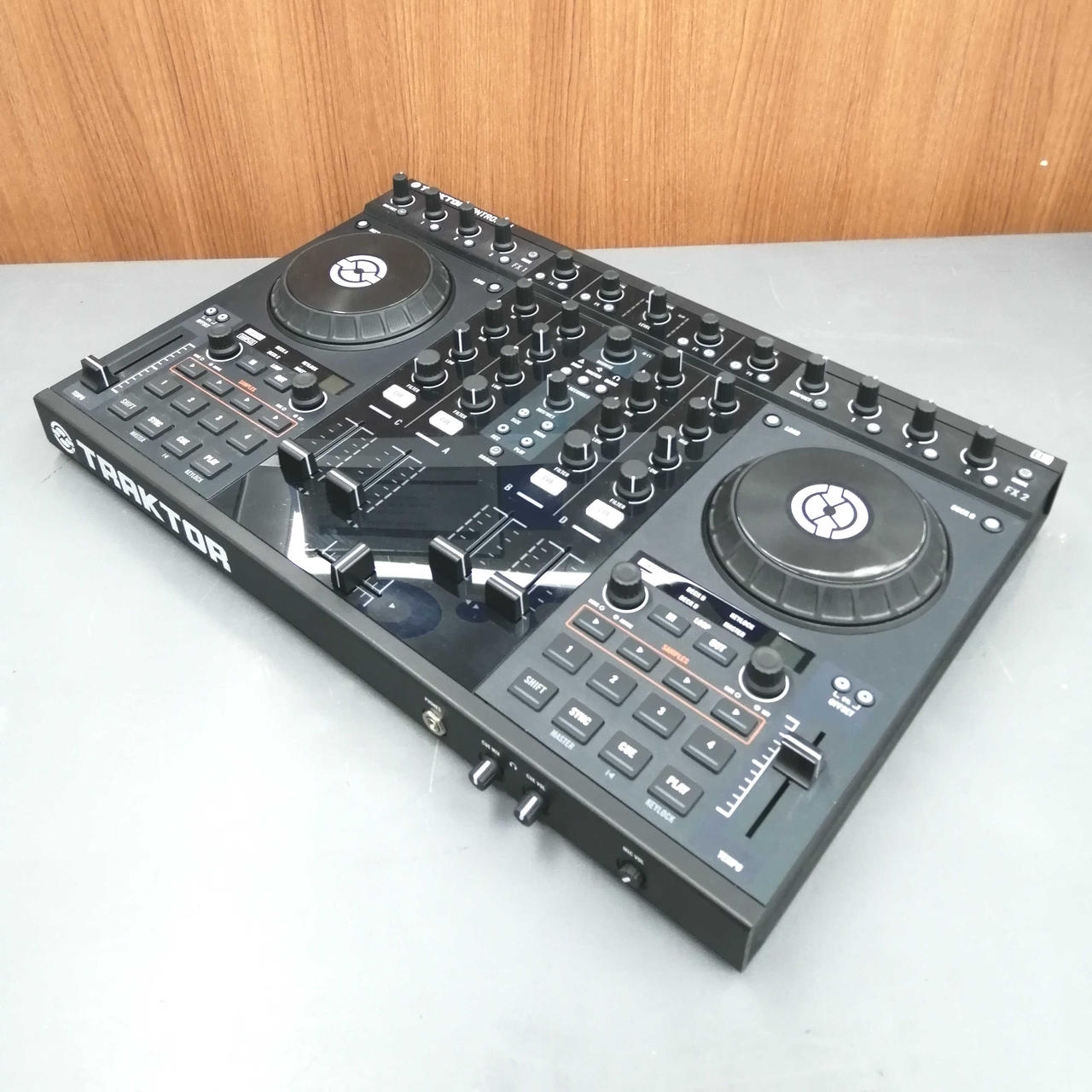 TRAKTOR KONTROL S4フライトケース付き（ネイティブインストゥル