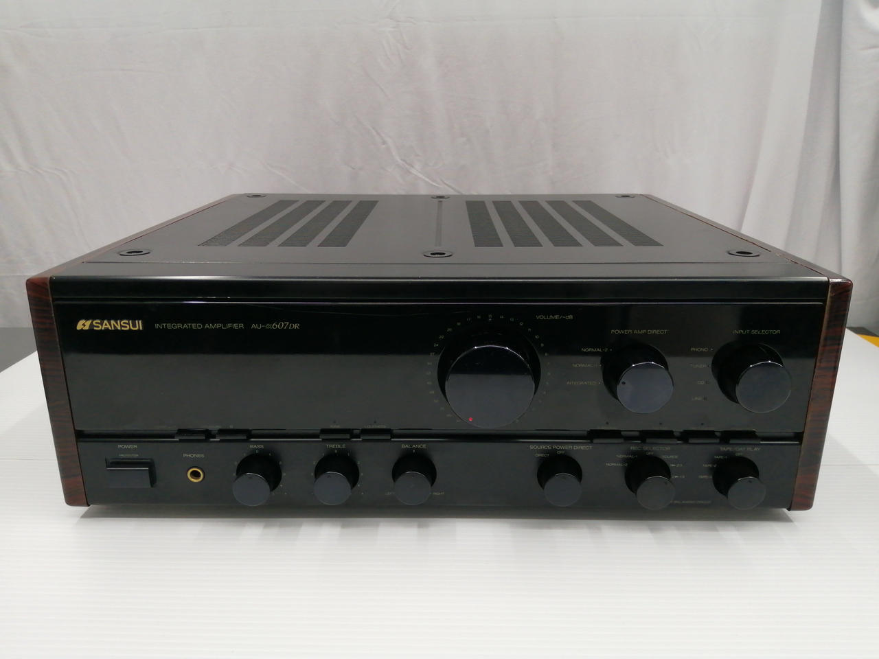 SANSUI サンスイ　プリメインアンプ　AU-2200 完成品 Amplificador SANSUI de selector Japan, in Made AU