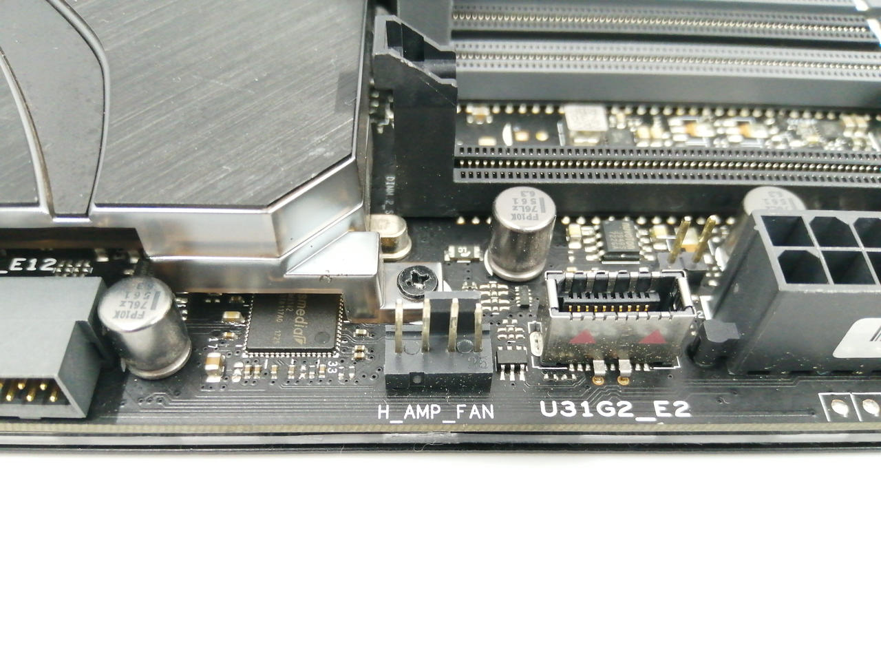 H_AMP_FANの右側1本若干の曲がり