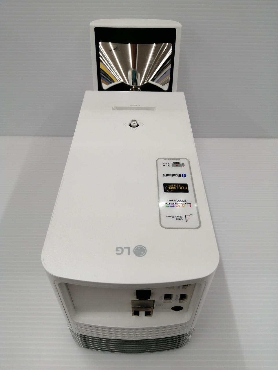 ✨新品・未開封✨LG PH30JG ホームプロジェクター ホームシアター 軽量､コンパクト､長時間バッテリーが実現する 「映像をもっと