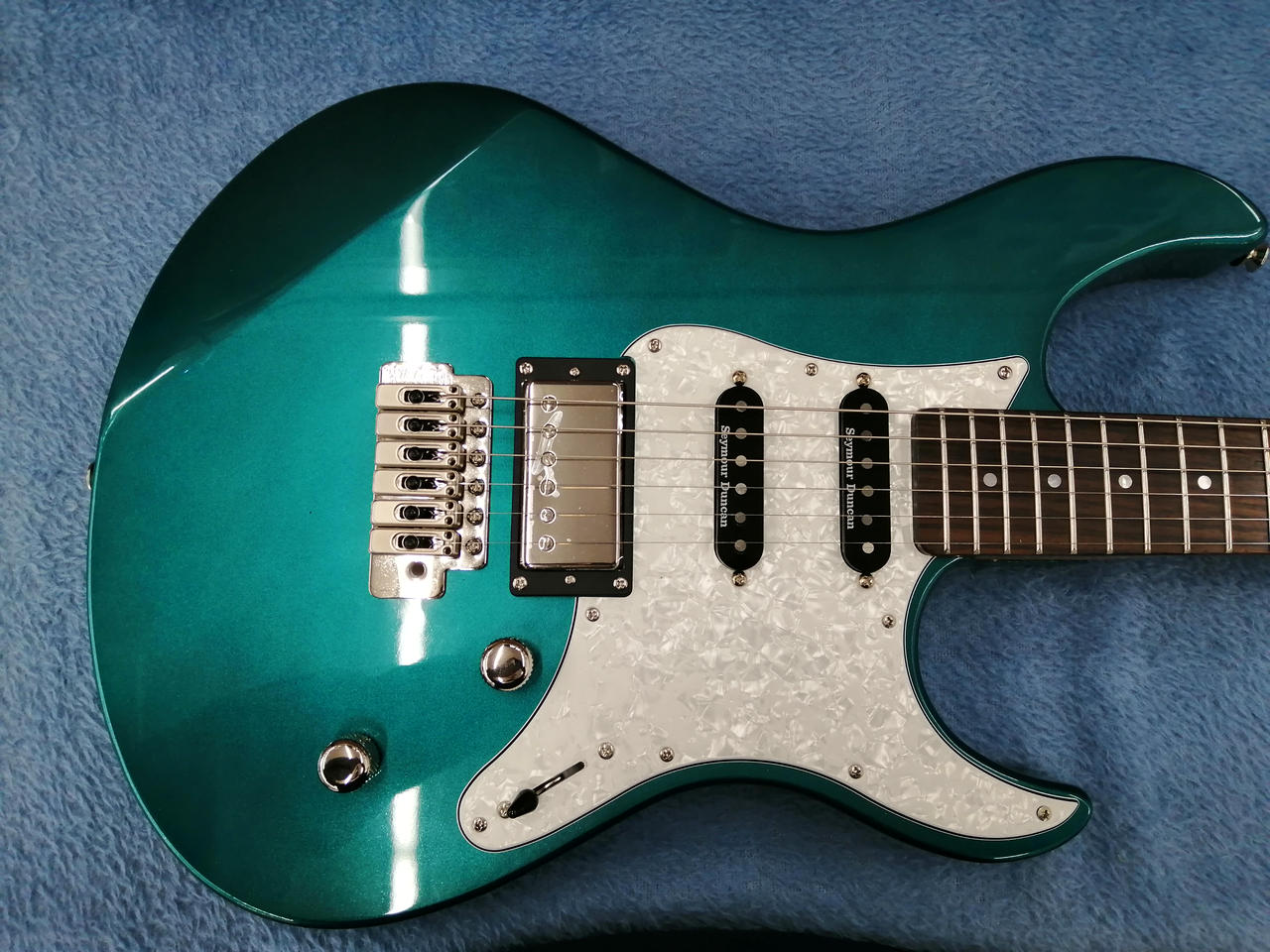 【限界値下げ】【美品】ブランド不明ストラトタイプ Fender / Made in Japan Hybrid 68 Stratocaster Arctic White