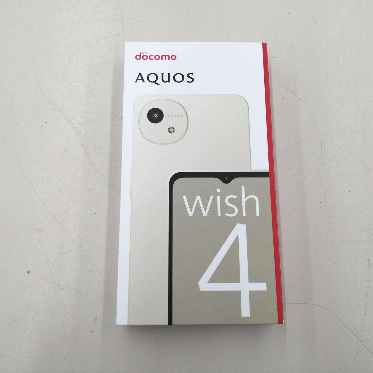 DOCOMO 型番：AQUOS WISH4（SH-52E) スマートフォン