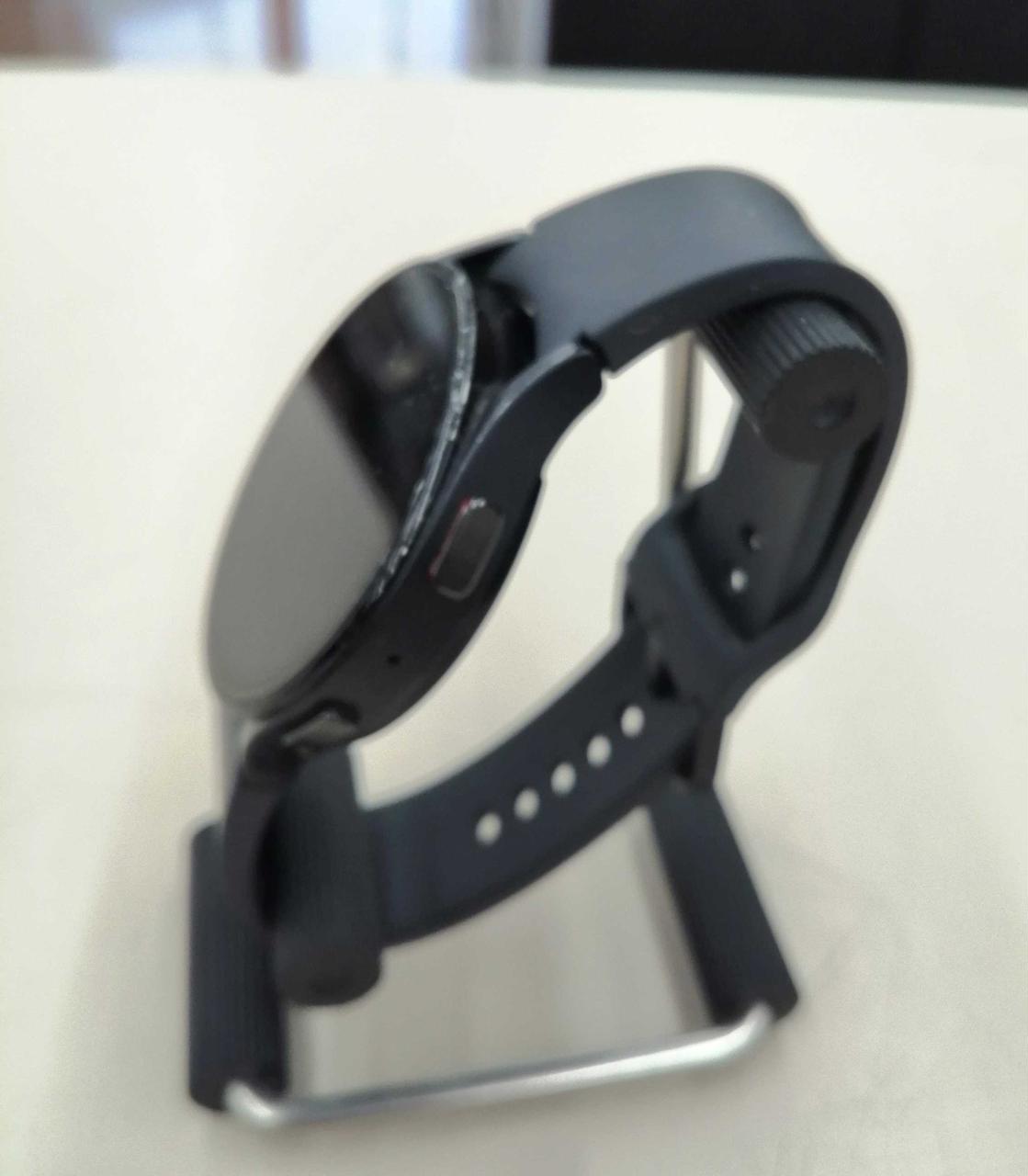 ※スタンドは付属しません