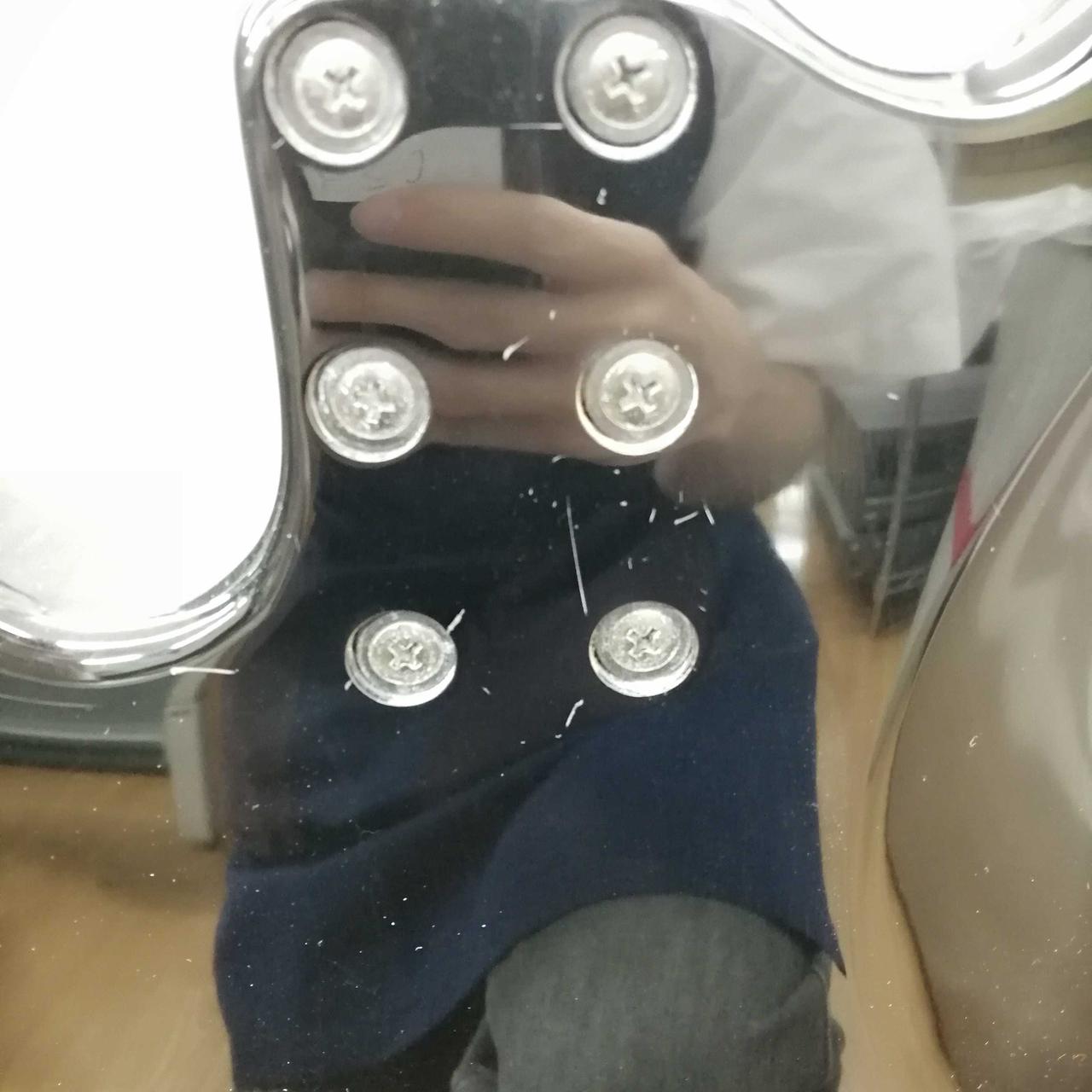 ネックジョイント付近キズあります。