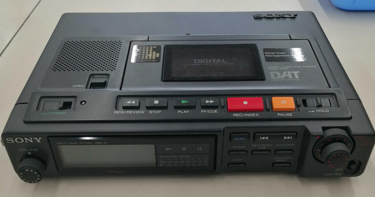 SONY TCD-D10 ポータブルDAT 通電可 WW4063 s-l400.jpg