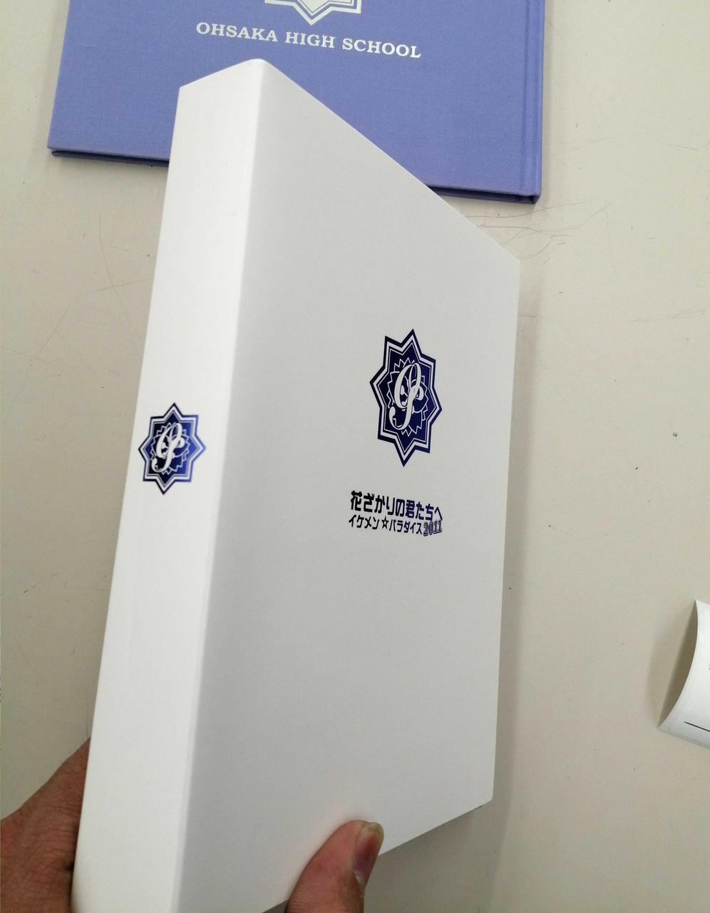 背表紙側が若干黄色く日焼けあります