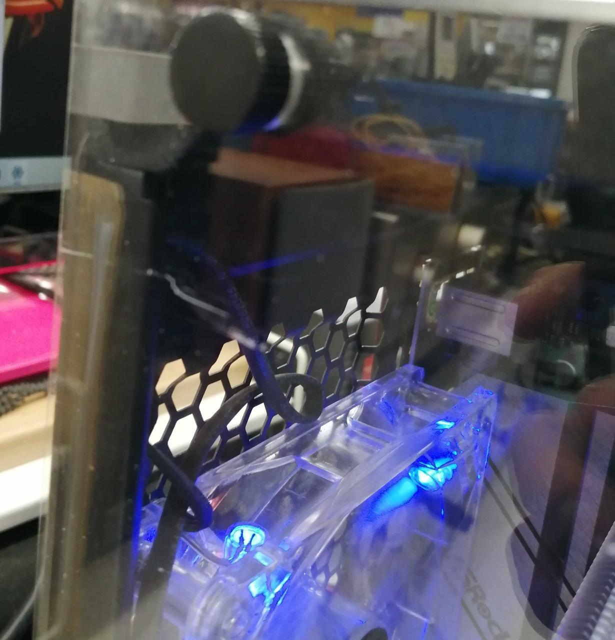 ガラス一部キズあります