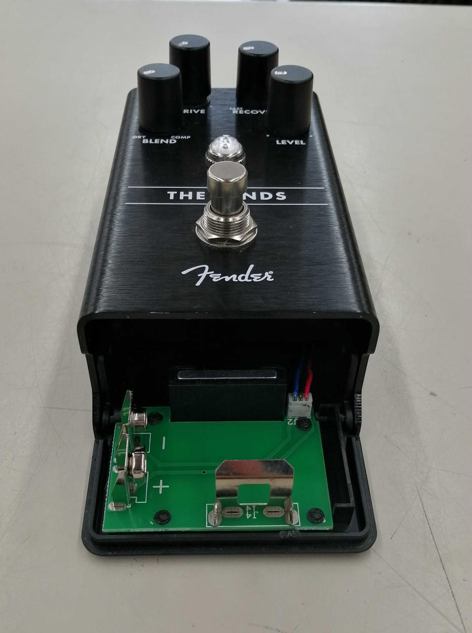 Fender コンプレッサー　エフェクター Amazon | Fender エフェクター The Bends Compressor Pedal(電池