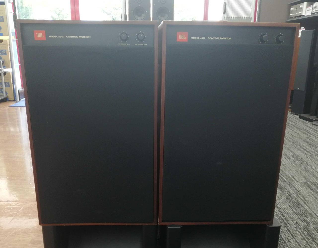 ※スタンドは付属していません