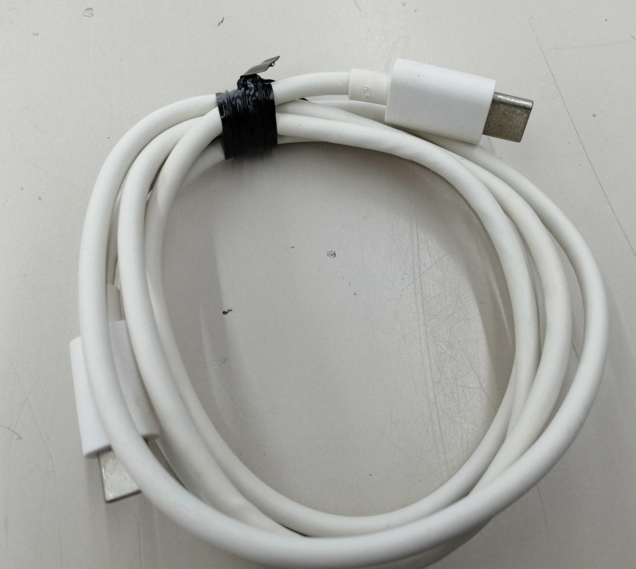 ※ケーブル変色あります