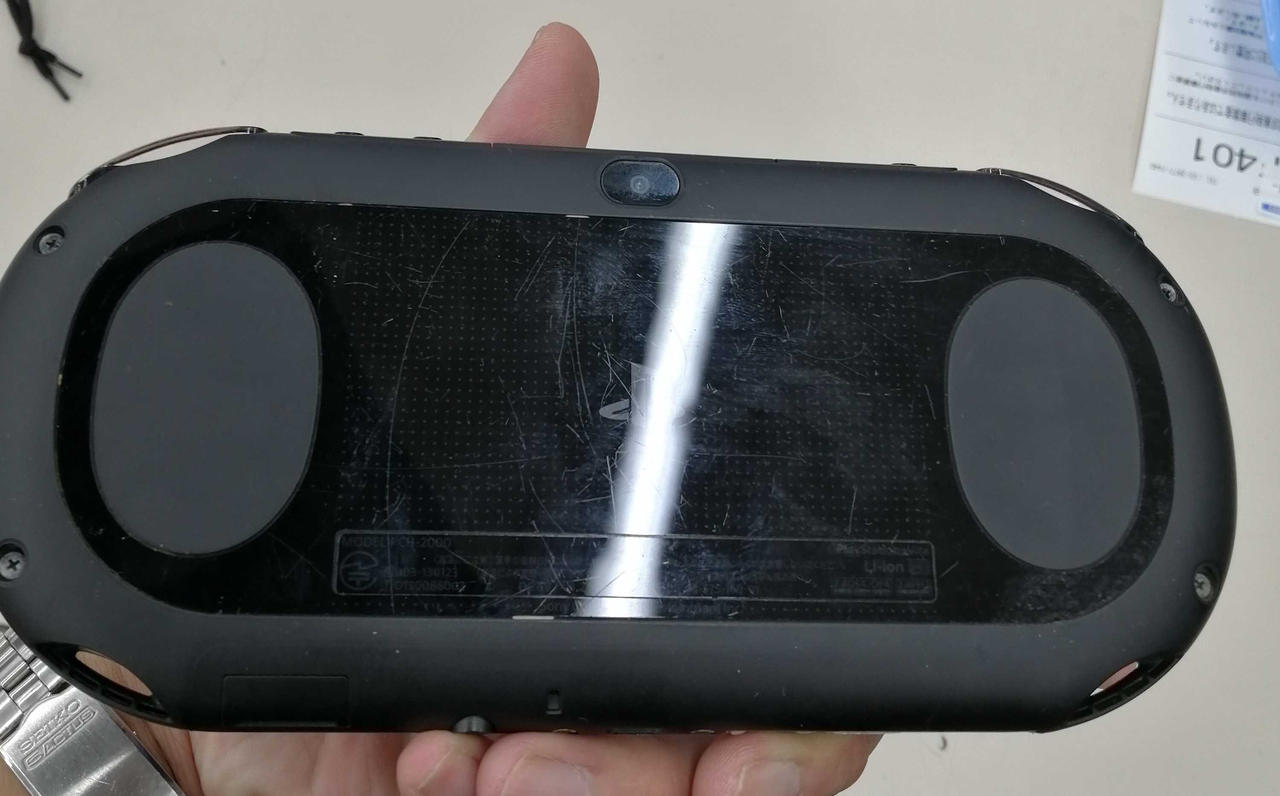 背面キズ多いです