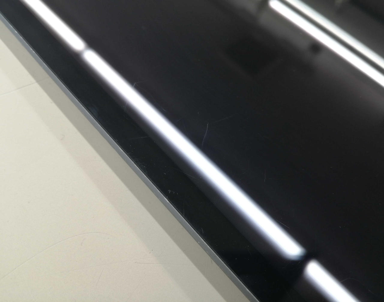 ※画面にキズあります