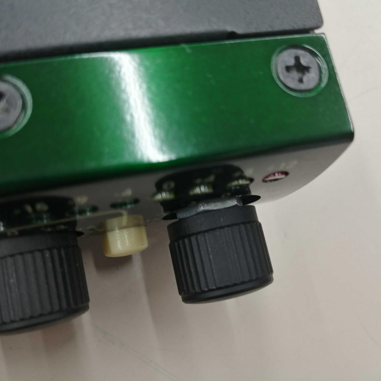 ※押し込むと空回りします