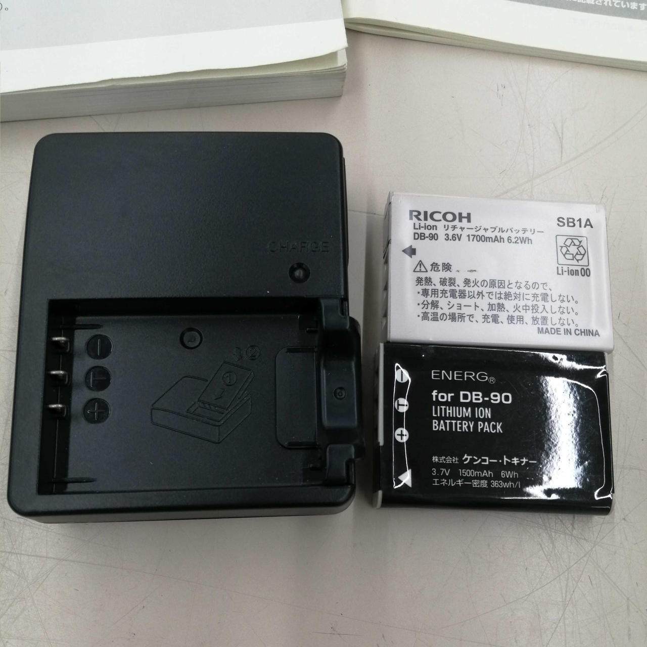 バッテリーうち一つは互換です