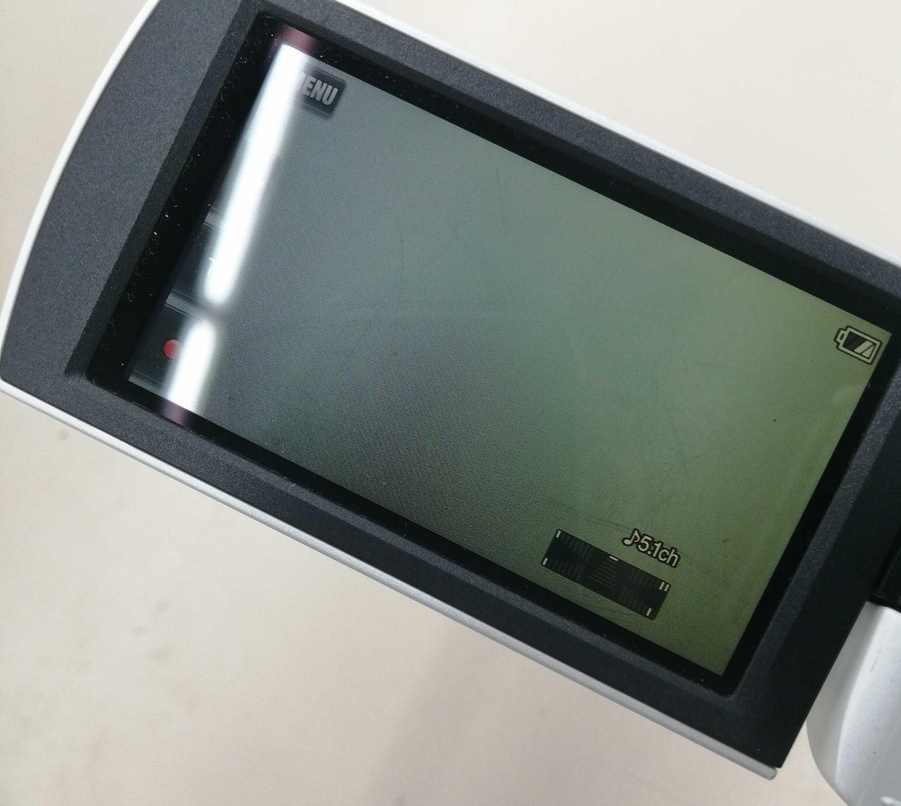 ※画面に変色あります