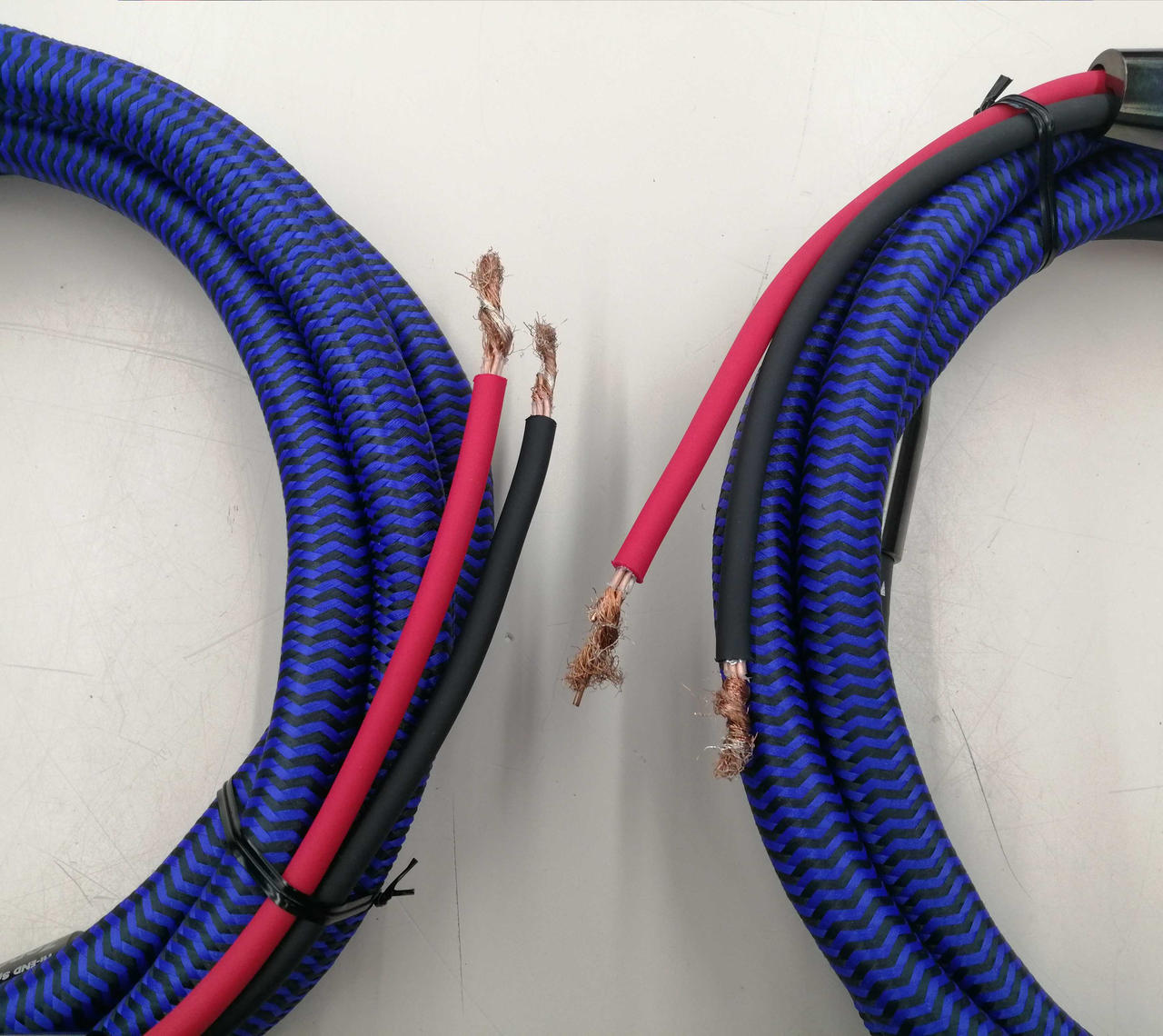 ※片側プラグありません