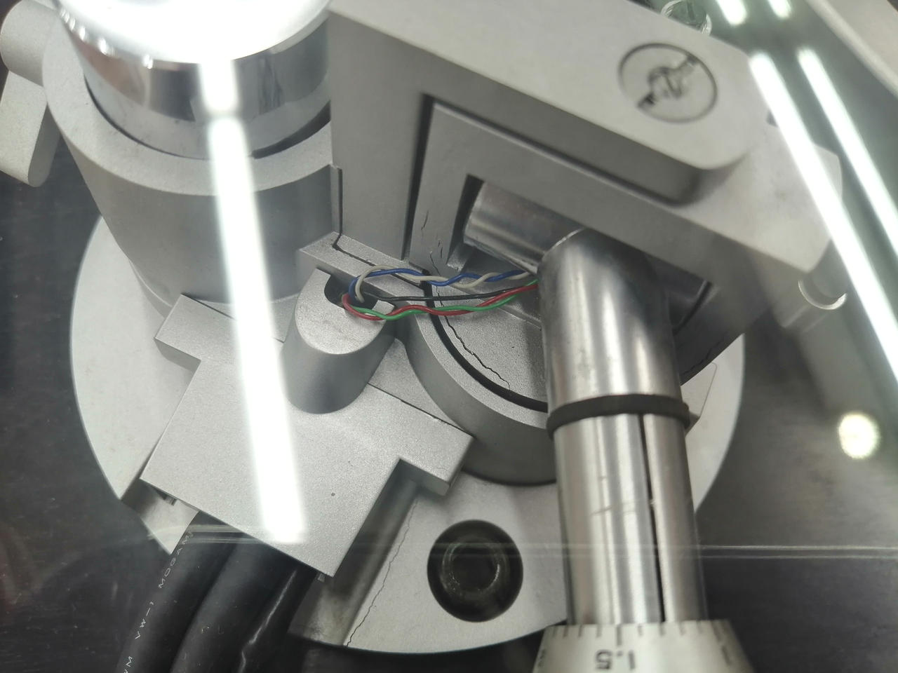 ※アーム部分にヒビ割れあります