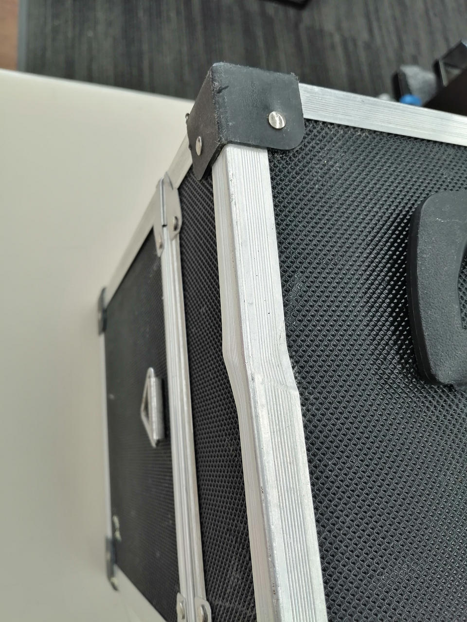 ケース一部変形あります