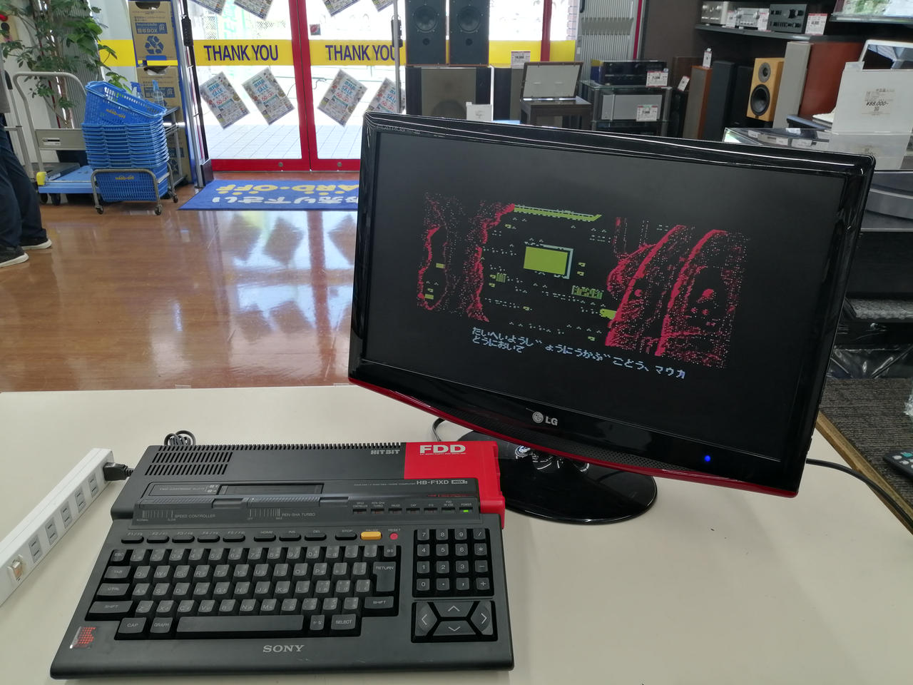 ※モニターはチェック用のため付属しません