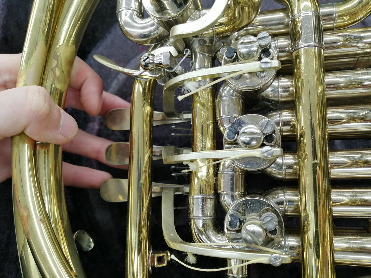 ２番レバー押すとまれにゴムパーツ外れます